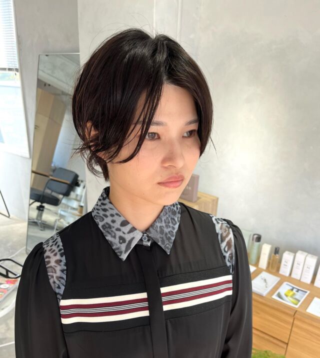 セミロングからバッサリショートに✂︎
元が直毛なので、ゆるーくパーマをかけました👩‍🦱

#宮崎yinyan#宮崎美容室#宮崎ヘッドスパ#宮崎髪質改善#宮崎頭浸浴#宮崎四季通り#四季通り#橘通東 #宮崎白髪ぼかし#宮崎美容室yinyan#宮崎美容室スタッフ募集#宮崎ショート