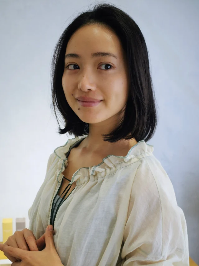 内に入りすぎないナチュラルでラフな丸みが
軽やかで、上品に見せてくれます✨

yinyan #宮崎市美容室 #宮崎市ヘッドスパ #宮崎市髪質改善 四季通り橘通東 宮崎市白髪ぼかし宮崎 宮崎市パーマ 宮崎市ショートG