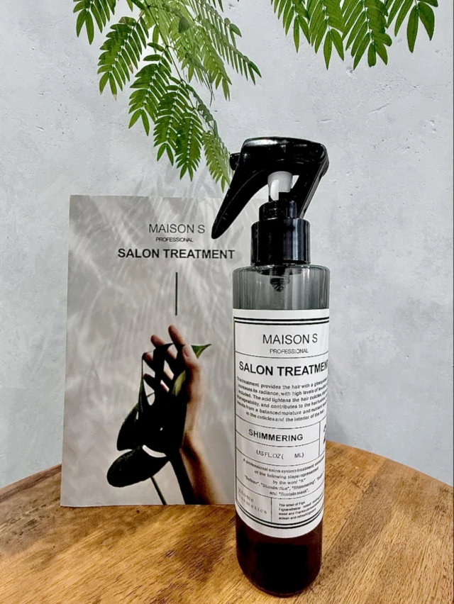 gnome MAISON S【shimmering】の取り扱いを始めました。
ドライヤーやアイロンの熱を加える前に使用するミストタイプの流さないトリートメントになります。

・ダメージにより髪の中が空洞になっているのを補修、補強
・アルカリを除去し、カラーの褪色を防ぐ
・熱を加えることで髪が補強され、ハリコシがでる
・皮脂膜を作り水分の蒸発を防ぎ艶感がupする
などの効果があります。　

「ダメージや乾燥で広がる」
「髪がなかなか乾かない」
「エイジング毛で艶がない、うねる、まとまらない」
「指通りが悪い」
「軽い質感でまとまり良くしたい」
そんなかたにぴったりです。

#yinyan #宮崎市美容室 #宮崎市ヘッドスパ #宮崎市髪質改善 四季通り橘通東 宮崎市白髪ぼかし宮崎 宮崎市パーマ #宮崎市ショート