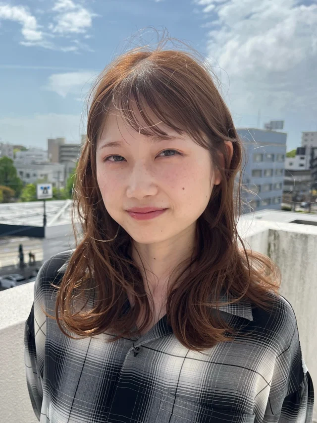 柔らかい雰囲気と透明感を生かしたデザイン。
ツヤと抜け感を出し、ナチュラルでも上品に見えるバランスに。
頑張らなくても垢抜ける、扱いやすい大人ヘアです。
#宮崎美容室 #宮崎透明感カラー #宮崎ヘッドスパ #宮崎髪質改善 #宮崎yinyan